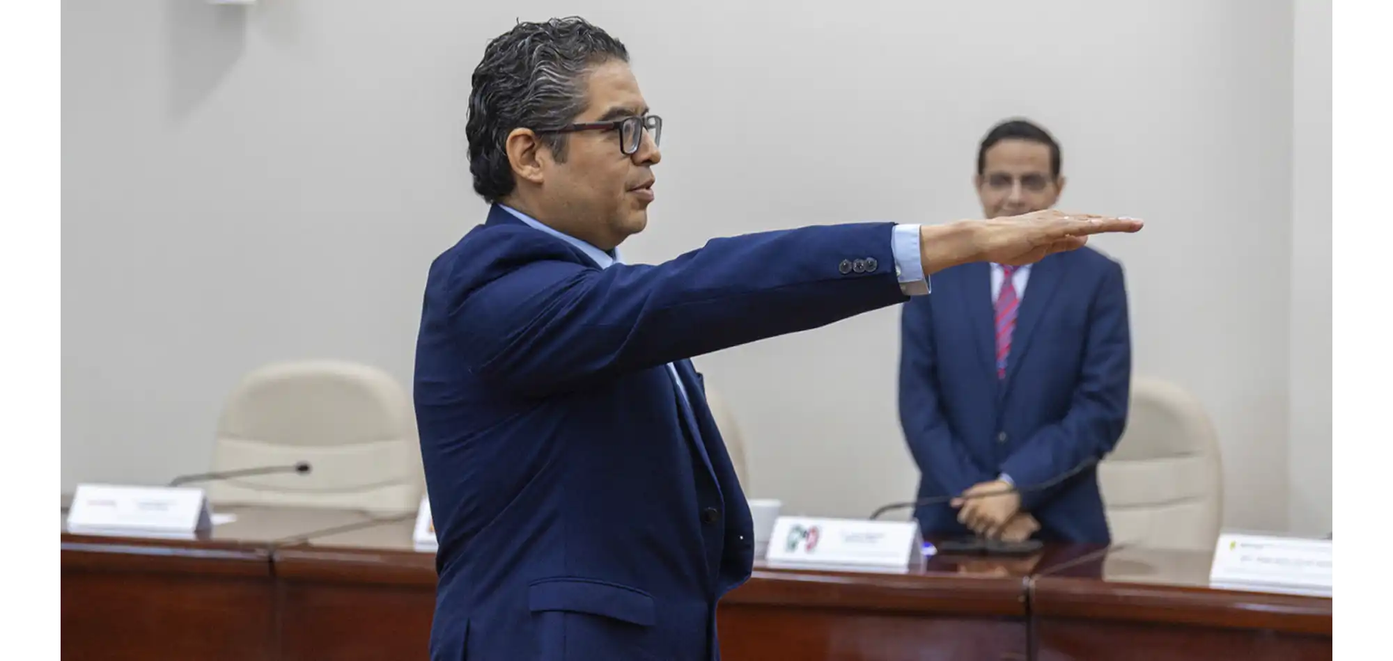 Toman protesta a Titular de la Dirección de Fiscalización