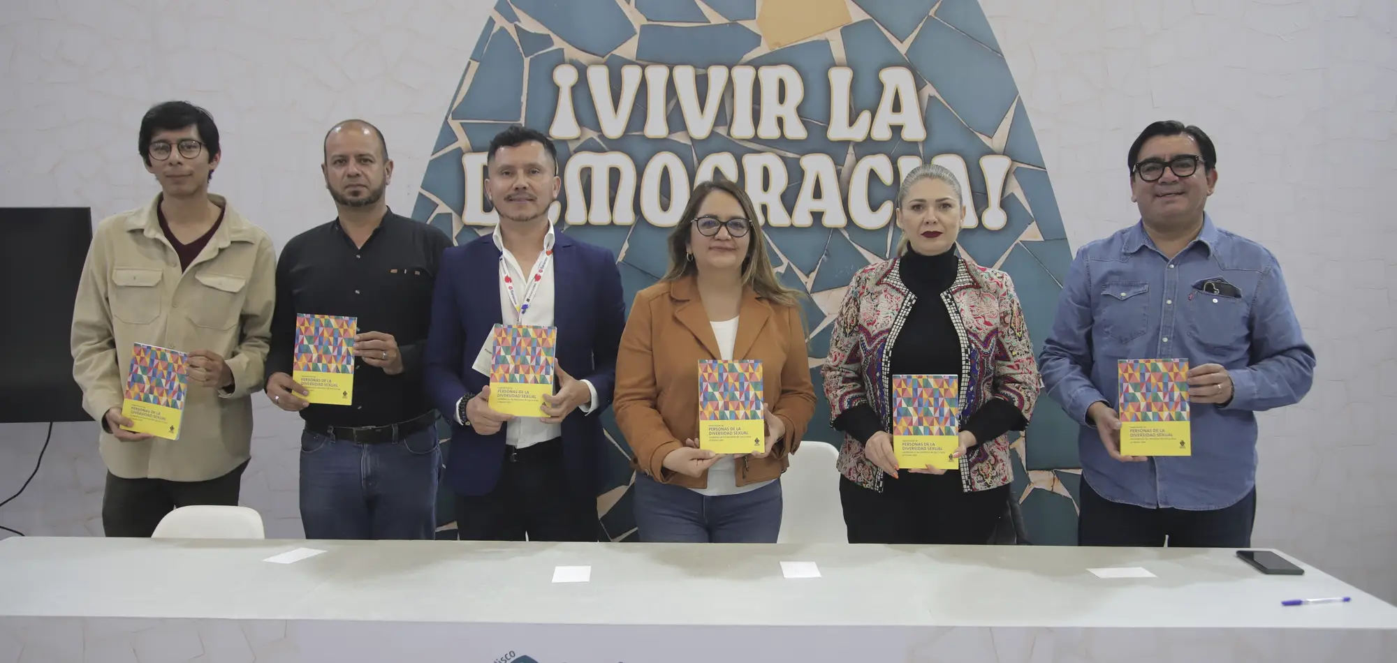 Modera Consejero obra del IEEPCNL sobre candidaturas diversas  en la FIL Guadalajara 