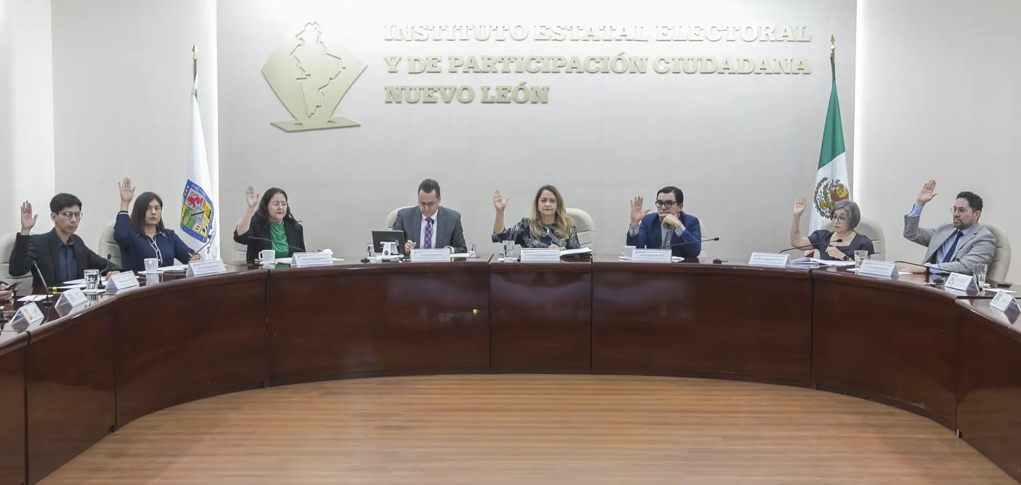 Impone IEEPCNL multas al resolver Procedimientos de Transparencia