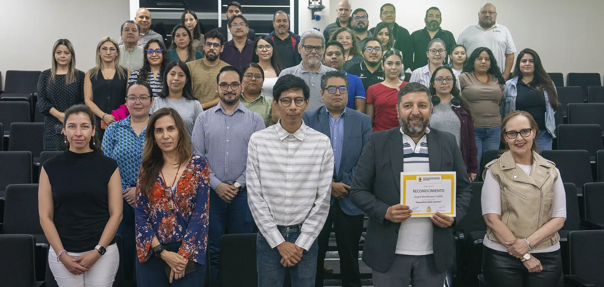 Recibe personal del IEEPCNL plática sobre autismo