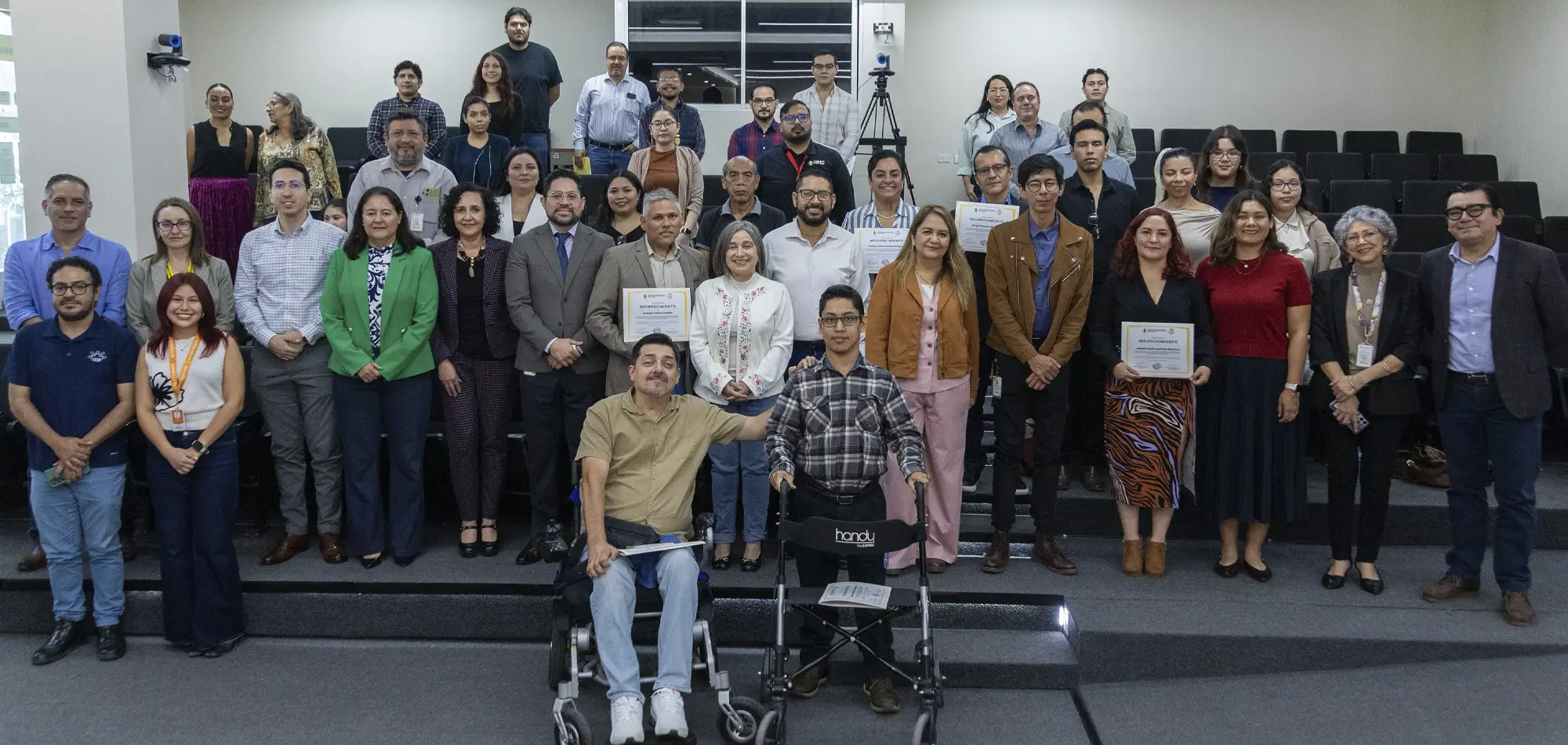 Exponen propuestas personas con discapacidad y LGBTTTIQ+